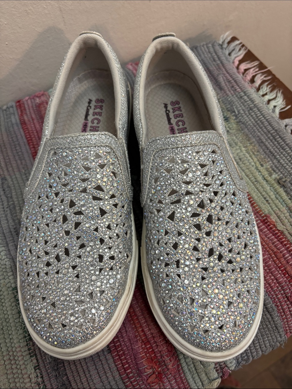 BLING BLING Skechers Silver Glitter Slip-On Sneakers Air-cooled memory foam Sz 6